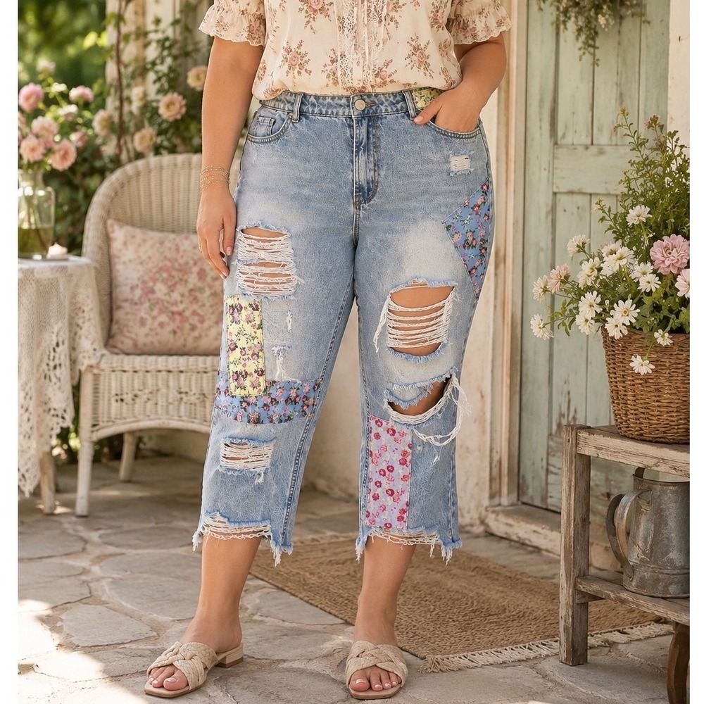 EST. 1946 Floral Patchwork Distressed High Rise Capri Jeans Women 12 Light Blue